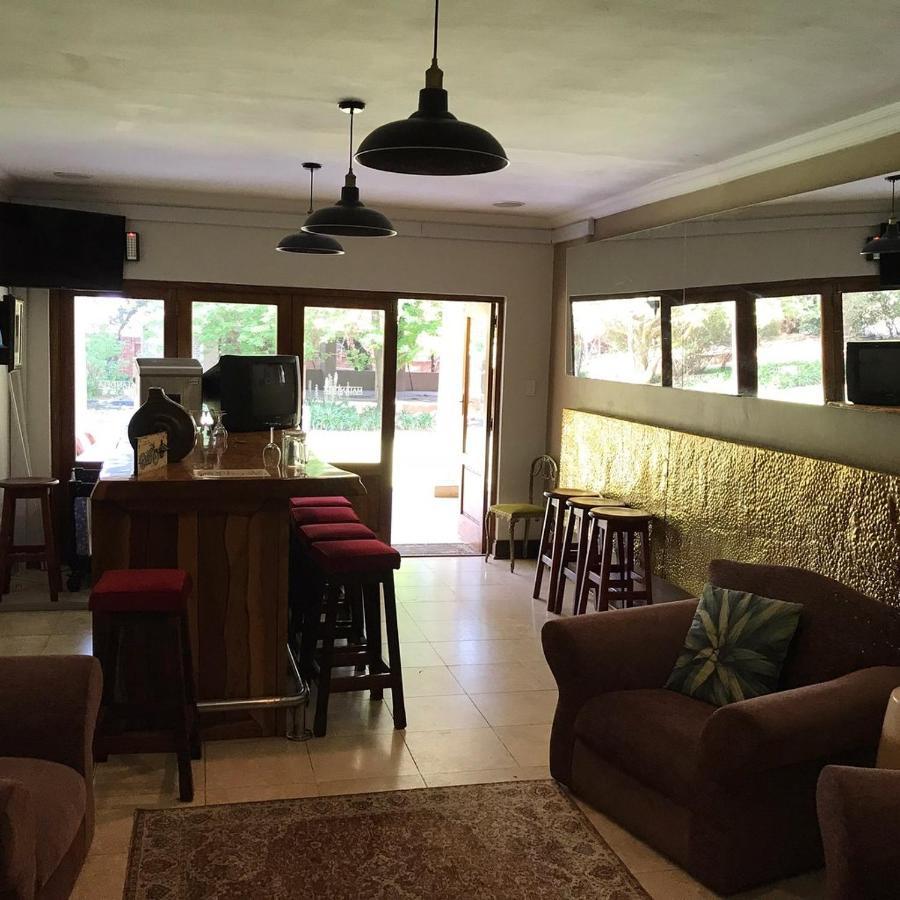 Or Tambo Guest House كمبتون بارك المظهر الخارجي الصورة