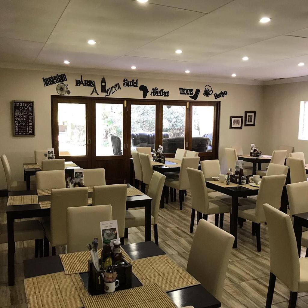 Or Tambo Guest House كمبتون بارك المظهر الخارجي الصورة