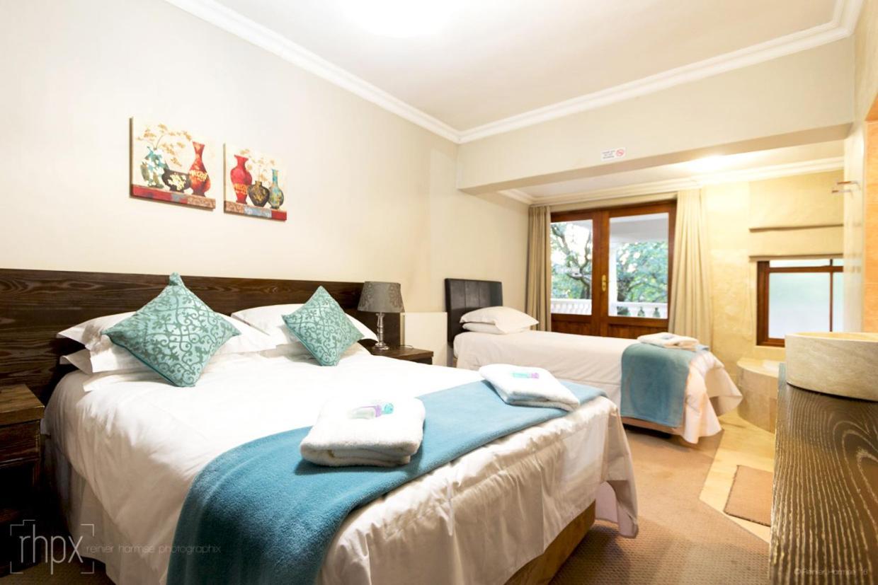 Or Tambo Guest House كمبتون بارك المظهر الخارجي الصورة