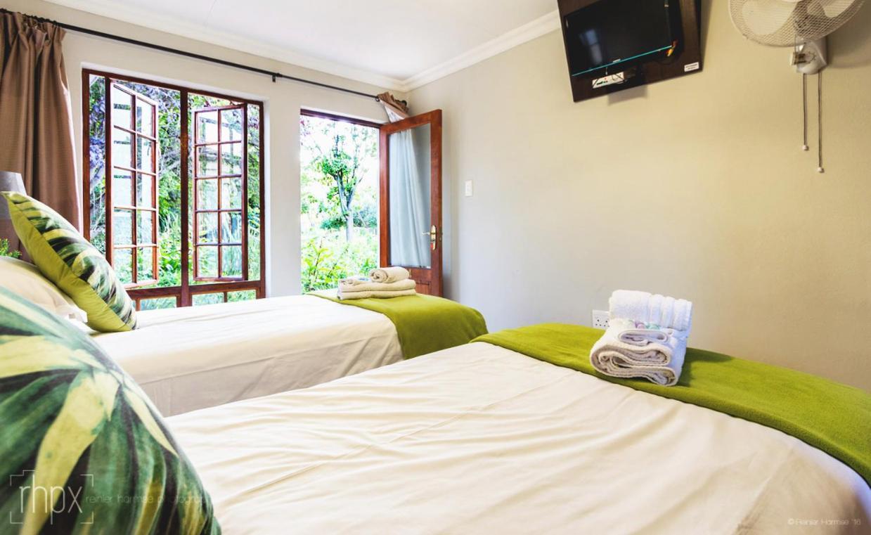 Or Tambo Guest House كمبتون بارك المظهر الخارجي الصورة