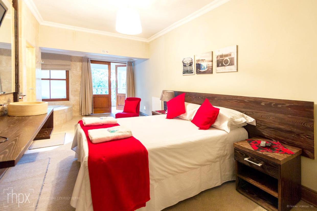 Or Tambo Guest House كمبتون بارك المظهر الخارجي الصورة