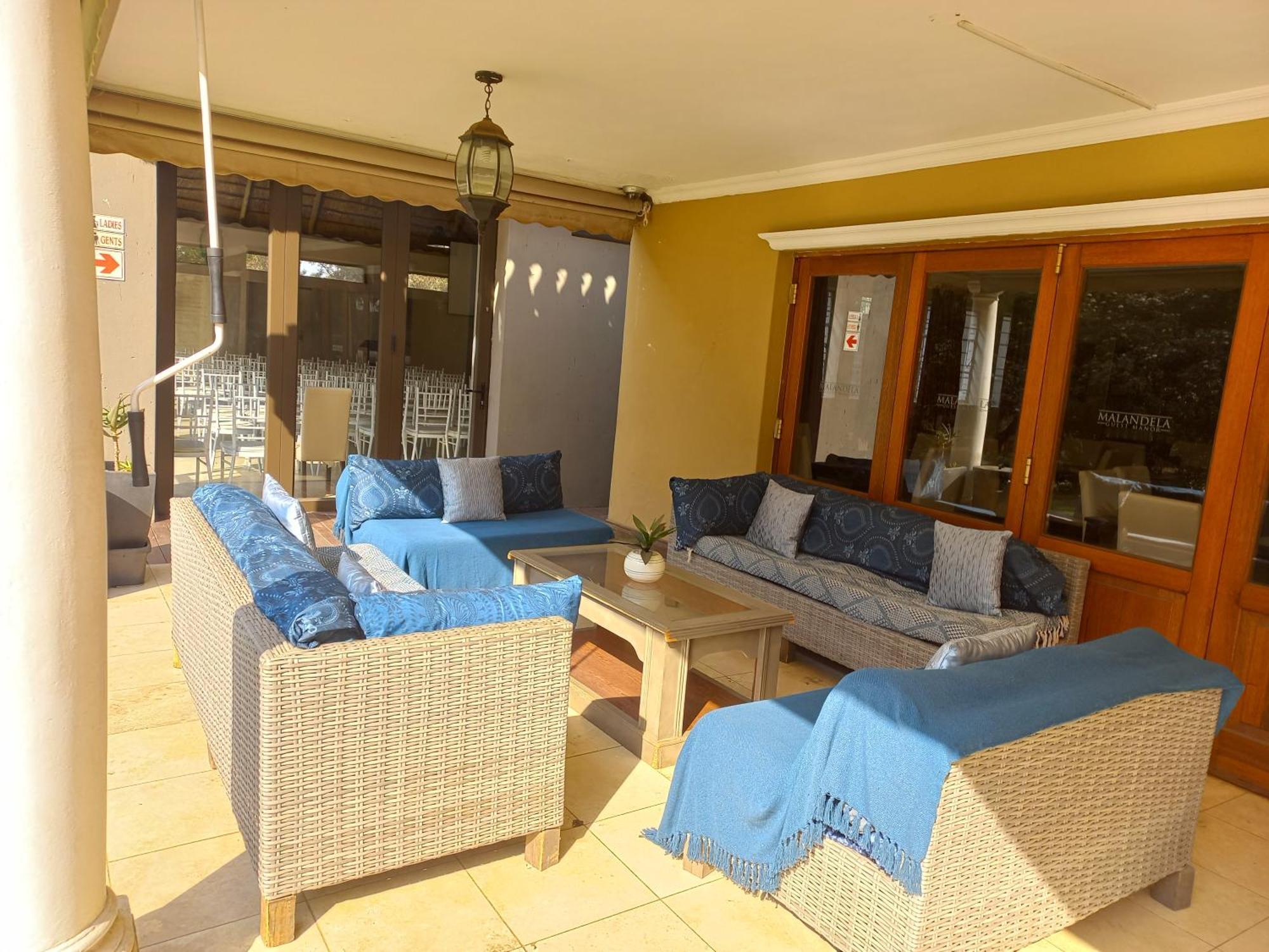 Or Tambo Guest House كمبتون بارك المظهر الخارجي الصورة