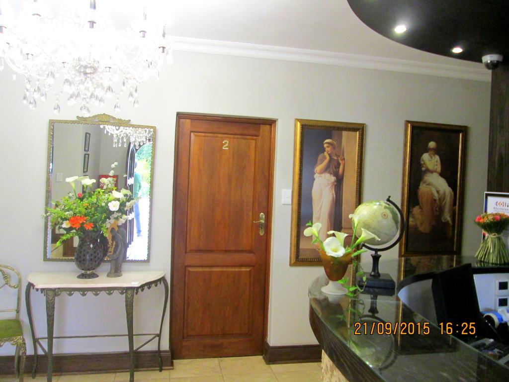 Or Tambo Guest House كمبتون بارك المظهر الخارجي الصورة