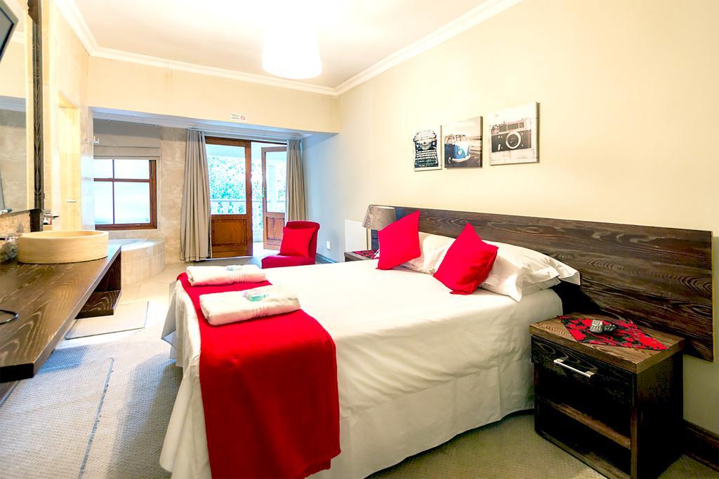Or Tambo Guest House كمبتون بارك المظهر الخارجي الصورة
