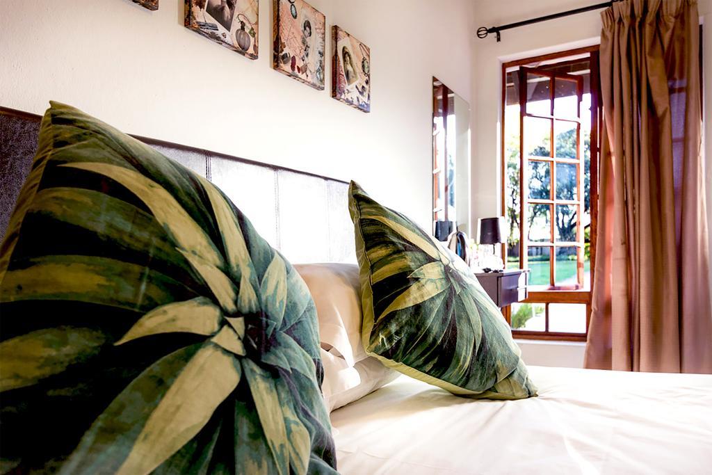 Or Tambo Guest House كمبتون بارك المظهر الخارجي الصورة