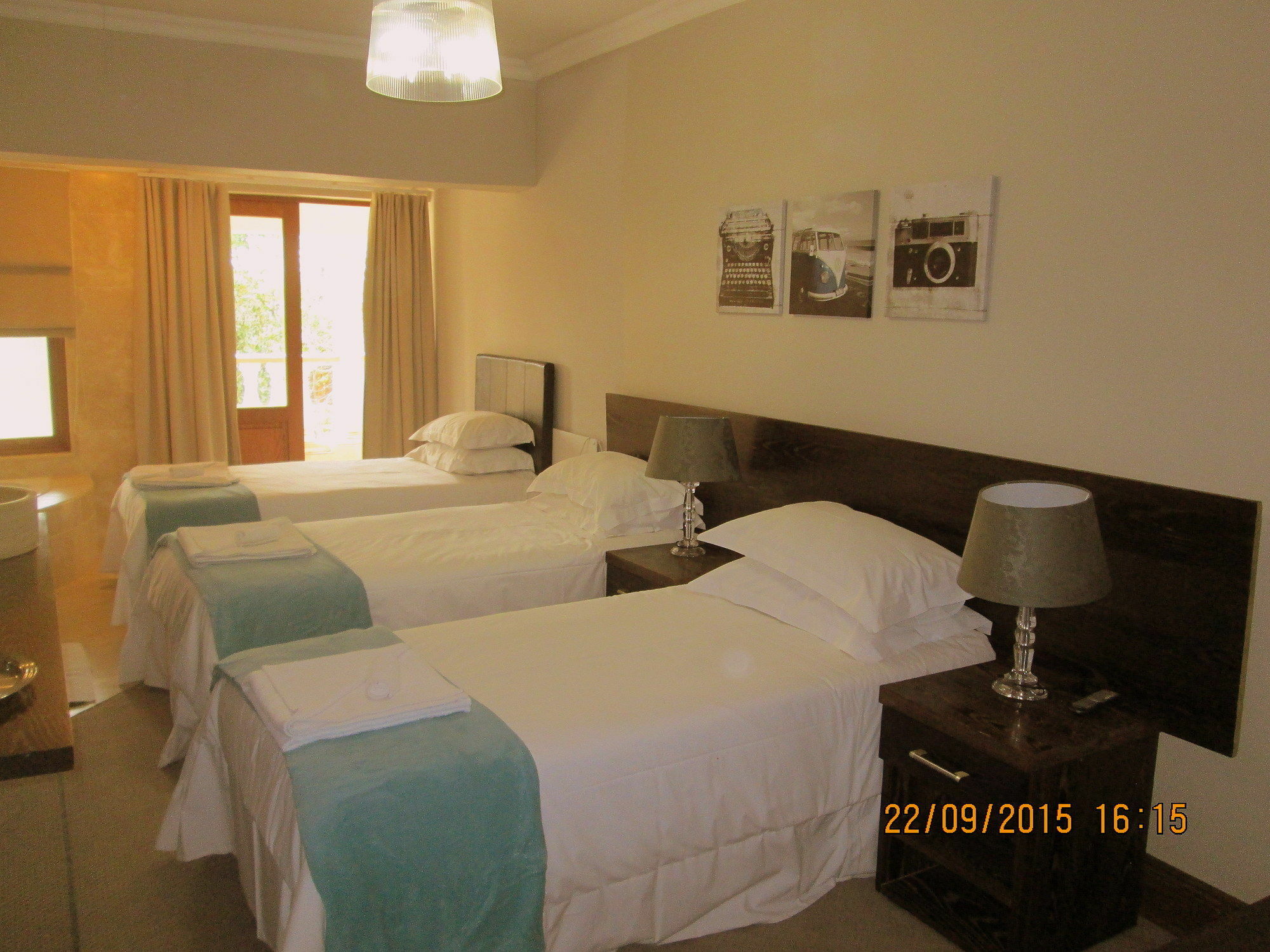 Or Tambo Guest House كمبتون بارك المظهر الخارجي الصورة