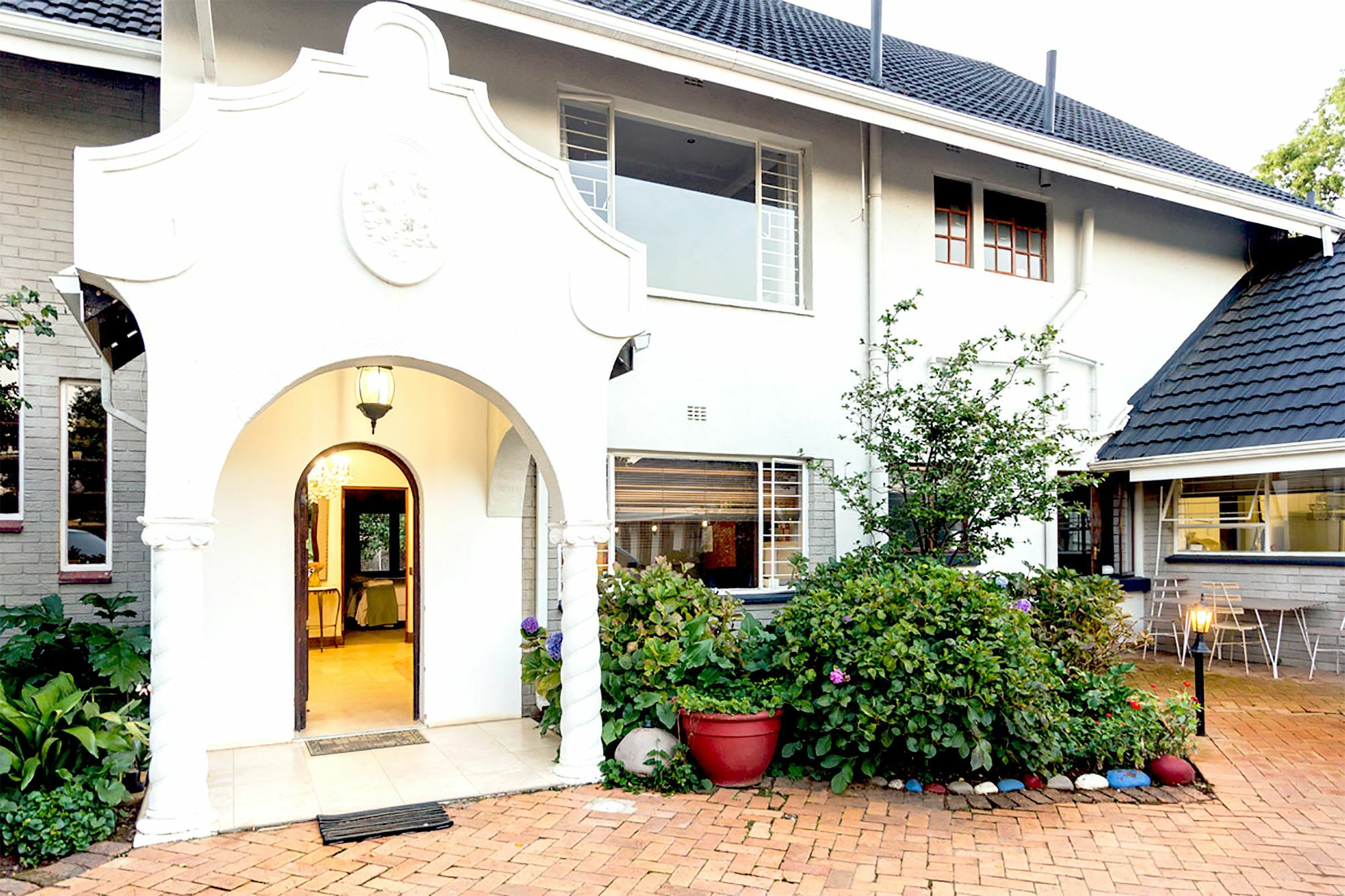 Or Tambo Guest House كمبتون بارك المظهر الخارجي الصورة
