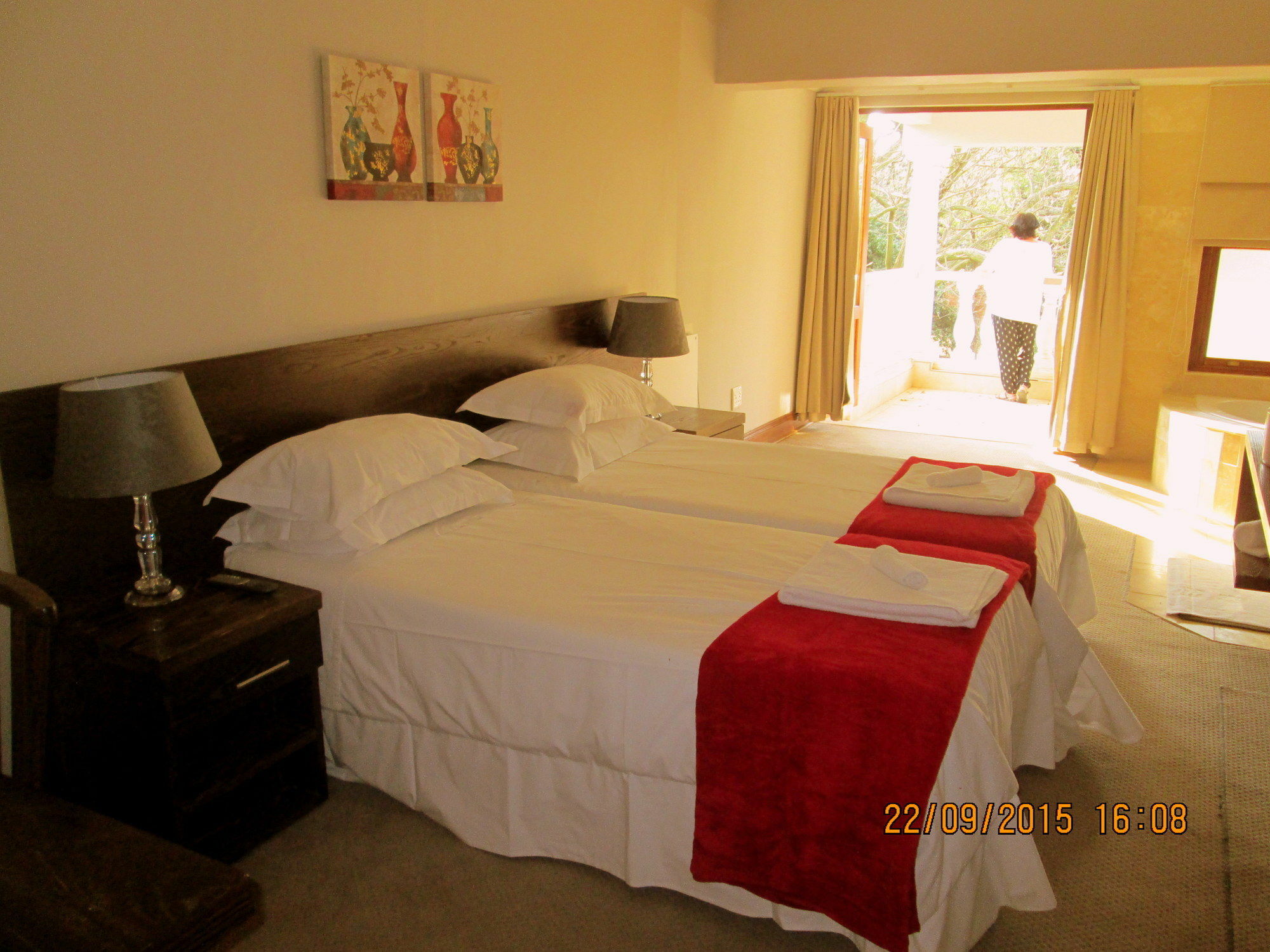 Or Tambo Guest House كمبتون بارك المظهر الخارجي الصورة